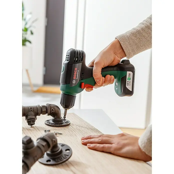 Bosch Akku-Bohrschrauber EasyDrill 12 - 12 V, Li-Ionen, 1,5 Ah, 1 Akku - Anwendungsbeispiel