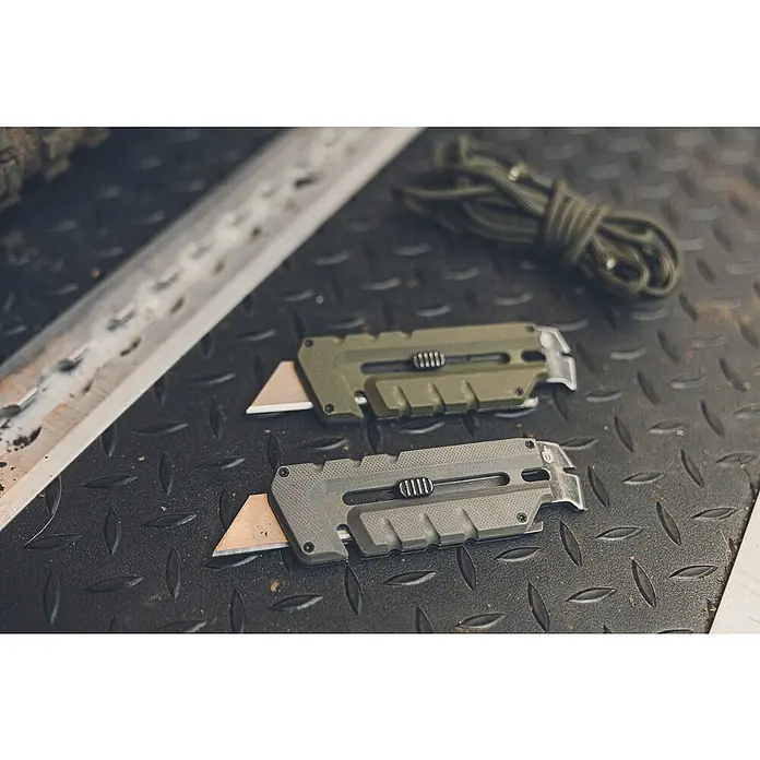 Gerber Cúter de seguridad Prybrid Utility - Cuchilla universal, 8 funciones - Foto ambiente
