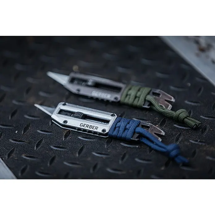 Gerber Cúter de seguridad Prybrid X - Cuchilla en punta, 8 funciones - Foto ambiente