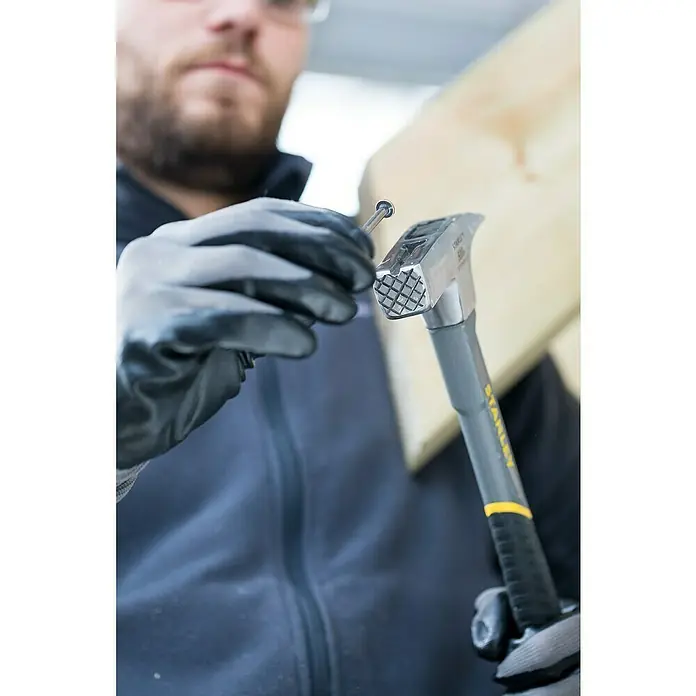 Stanley Zimmermannshammer STHT0-51312 - Gewicht Kopf: 600 g, Geraute Bahn - Anwendungsbeispiel