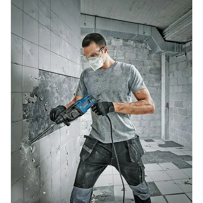 Bosch Professional Bohrhammer GBH 2-21 - 720 W, Leerlaufdrehzahl: 0 U/min - 2.000 U/min, Einzelschlagstärke: 2 J - Anwendungsbeispiel