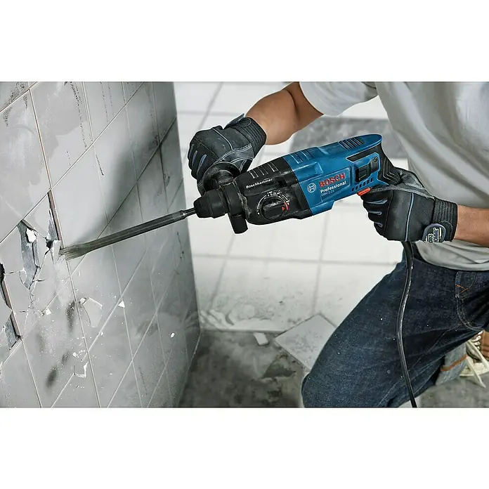 Bosch Professional Bohrhammer GBH 2-21 - 720 W, Leerlaufdrehzahl: 0 U/min - 2.000 U/min, Einzelschlagstärke: 2 J - Anwendungsbeispiel