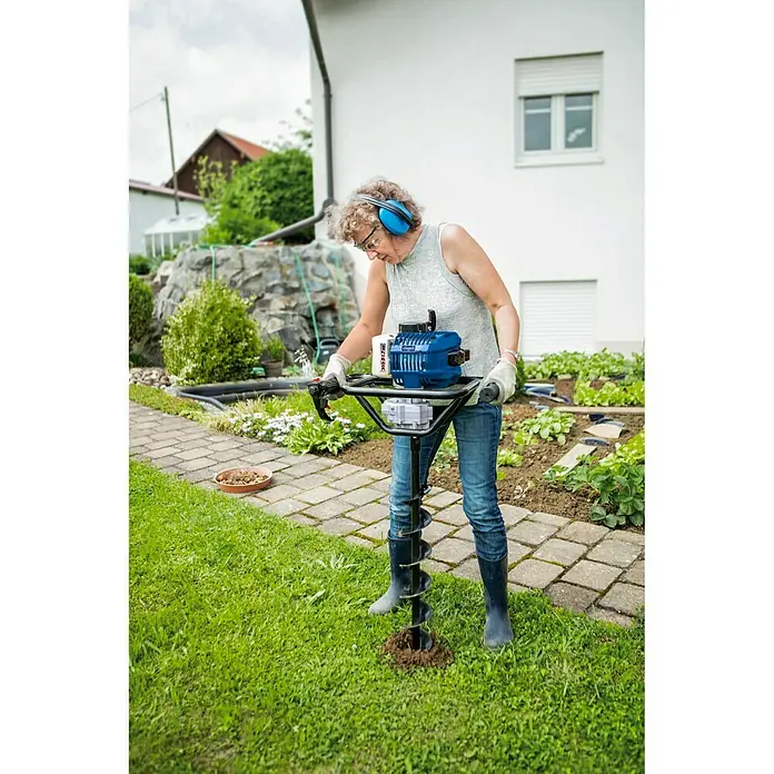 Scheppach Erdbohrer EB 1700 - Durchmesser Bohrer: 100/150/200 mm, Drehzahl Bohrer: 0 - 310 U/min - Anwendungsbeispiel