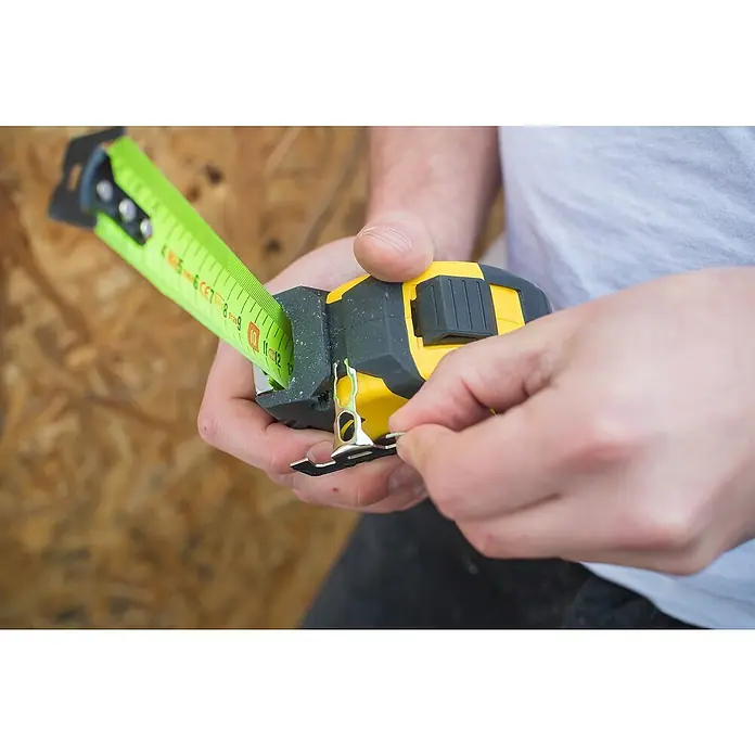 Stanley FatMax Kapselbandmaß PRO BLADE AMOR® - Länge Maßband: 10 m - Anwendungsbeispiel
