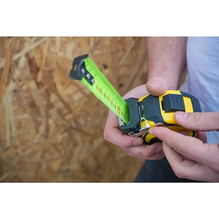 Stanley FatMax Kapselbandmaß PRO BLADE AMOR® - Länge Maßband: 10 m - Anwendungsbeispiel