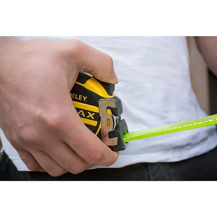 Stanley FatMax Kapselbandmaß PRO BLADE AMOR® - Länge Maßband: 10 m - Anwendungsbeispiel