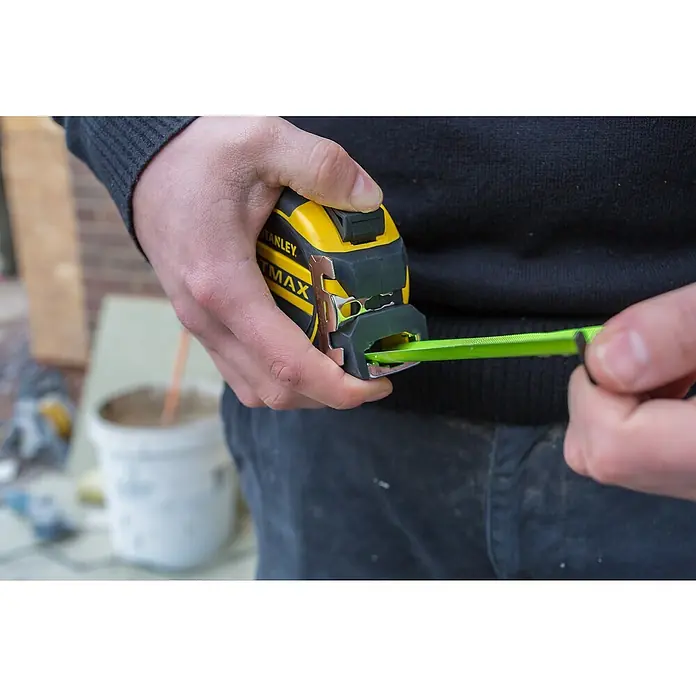 Stanley FatMax Kapselbandmaß PRO BLADE AMOR® - Länge Maßband: 10 m - Anwendungsbeispiel