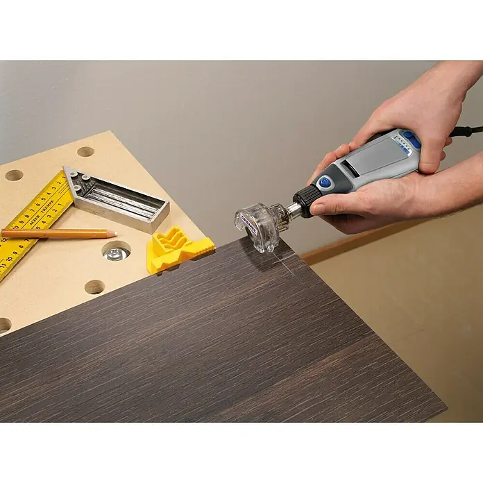 Dremel Kreissäge-Vorsatz Mod. 670 - Schnitttiefe: 6,4 mm - Anwendungsbeispiel