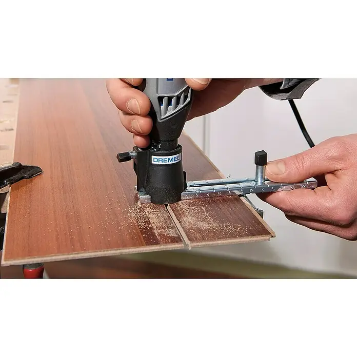 Dremel Parallel- & Kreisschneider Mod. 678 - Passend für: Dremel Multifunktionsgeräte, Max. Schneiddurchmesser: 300 mm - Anwendungsbeispiel