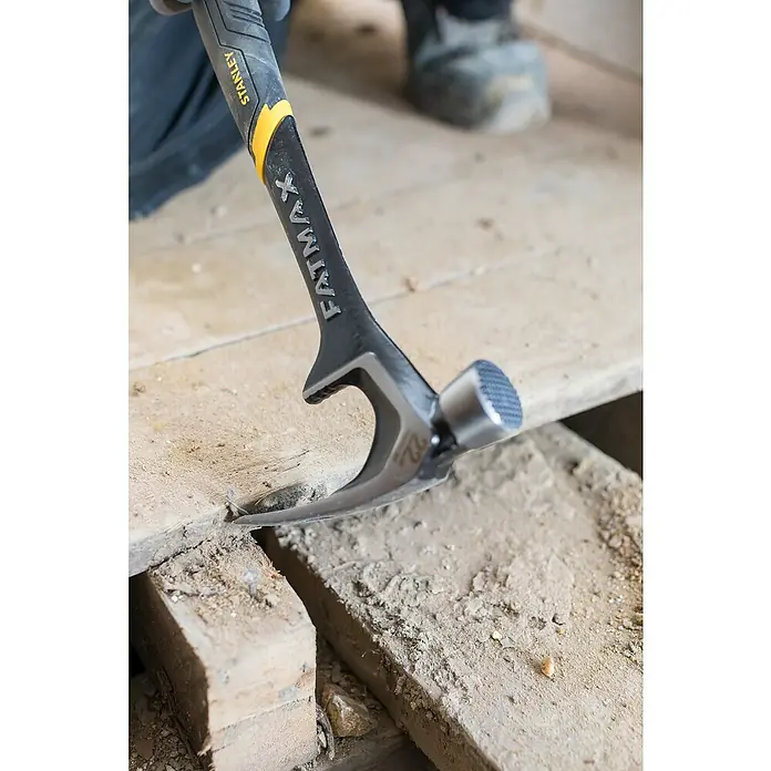 Stanley FatMax Demontagehammer ANTIVIBE - Länge: 410 mm - Anwendungsbeispiel