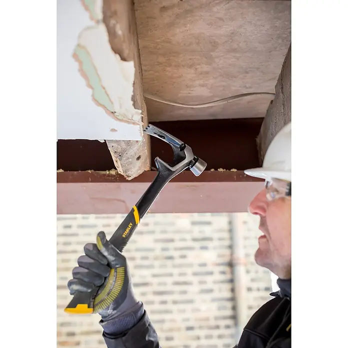 Stanley FatMax Demontagehammer ANTIVIBE - Länge: 410 mm - Anwendungsbeispiel