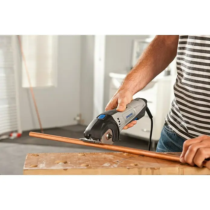 Dremel Disco de corte DSM 510 - Diámetro disco: 77 mm, Apto para: Metal, Profundidad de corte: 20 mm, 3 ud. - Producto en uso