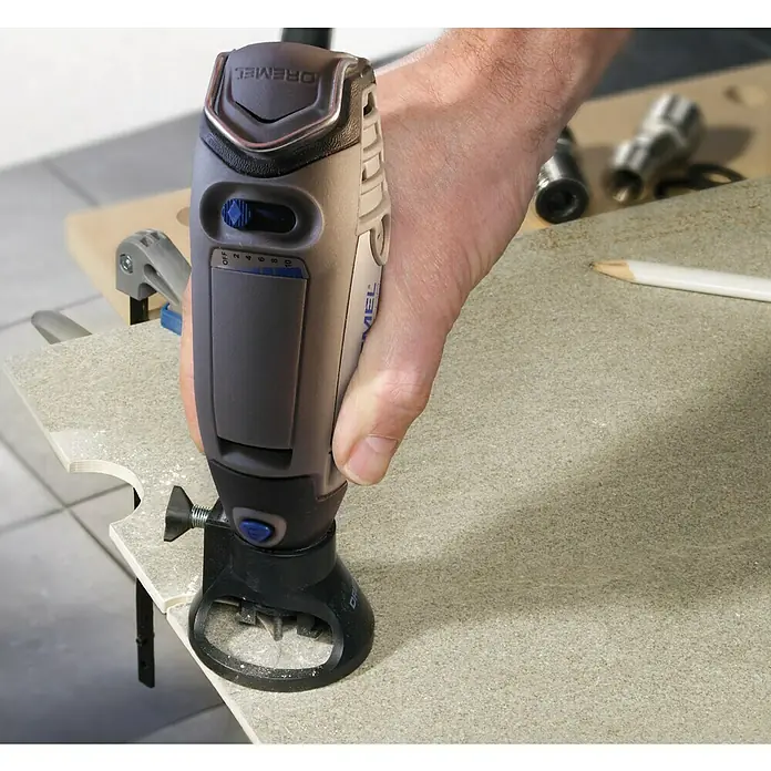 Dremel Kit de corte 566 - Apto para: Azulejos cerámicos, Profundidad de trabajo: 19 mm - Producto en uso