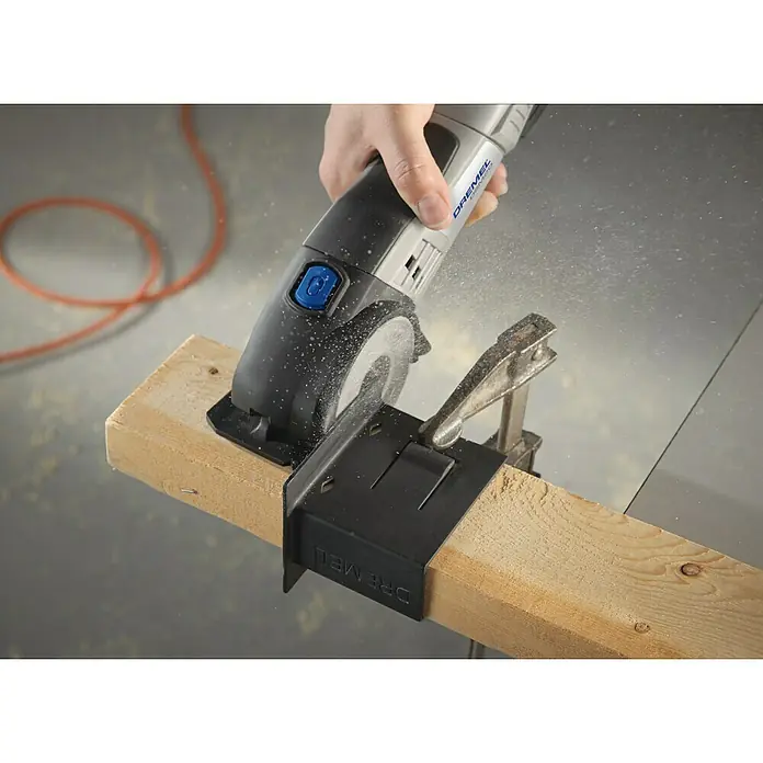 Dremel Carbide doorslijpschijf DSM600 - Schijfdiameter: 77 mm, Zaagdiepte: 20 mm - Toepassingsvoorbeeld