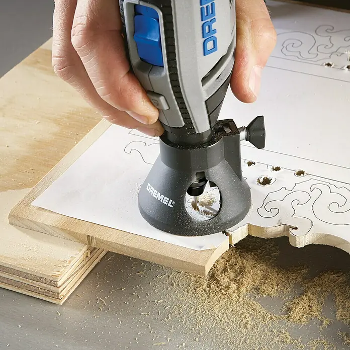 Dremel Multifunctioneel freeshulpstuk 565 - 4 -delig, Werkdiepte: 19 mm - Toepassingsvoorbeeld