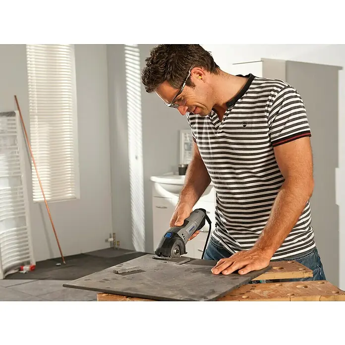 Dremel Diamant-Trennscheibe DSM 540 - Durchmesser Scheibe: 77 mm, Geeignet für: Keramikfliesen, Schnitttiefe: 20 mm - Anwendungsbeispiel