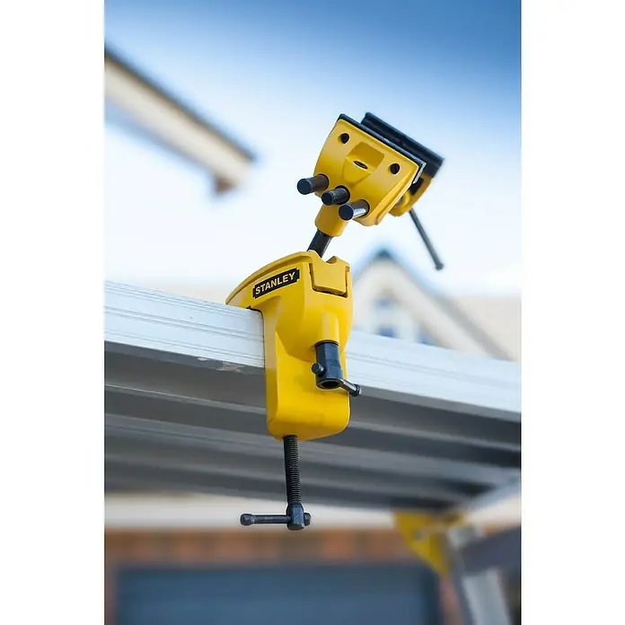 Stanley Schraubstock MaxSteel - Backenbreite: 70 mm - Anwendungsbeispiel