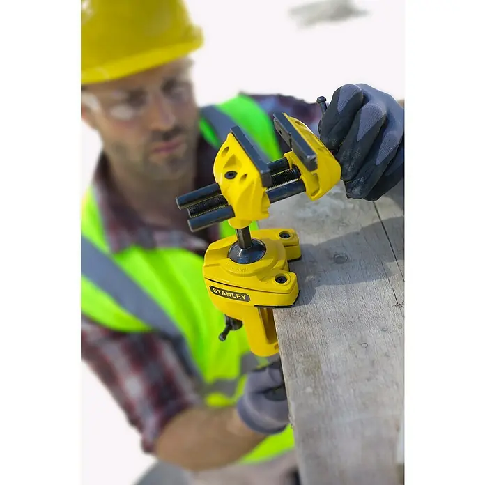 Stanley Schraubstock MaxSteel - Backenbreite: 70 mm - Anwendungsbeispiel
