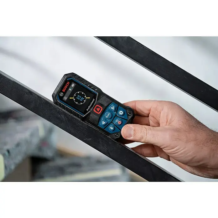 Bosch Professional Laserski daljinomjer GLM 50-27 C - Mjerni opseg: 0,05 - 50 m - Proizvod u upotrebi