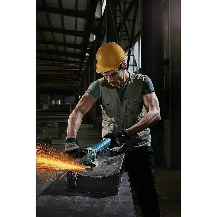 Bosch Professional Winkelschleifer GWS 900 - 900 W, Durchmesser Scheibe: 125 mm, Leerlaufdrehzahl: 11.000 U/min - Anwendungsbeispiel