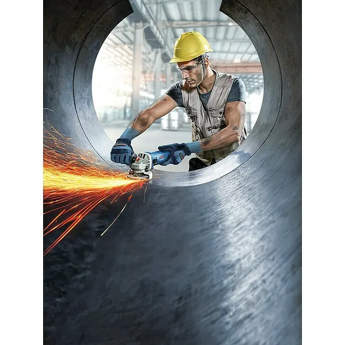 Bosch Professional Winkelschleifer GWS 900 - 900 W, Durchmesser Scheibe: 125 mm, Leerlaufdrehzahl: 11.000 U/min - Anwendungsbeispiel