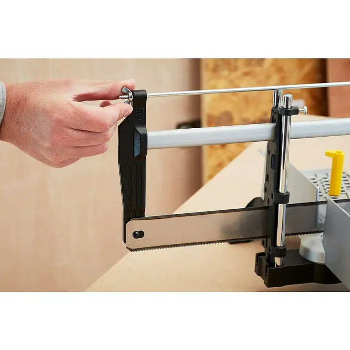Stanley Gehrungslade 1-20-800 mit Säge - 560 x 143 x 95 mm - Anwendungsbeispiel