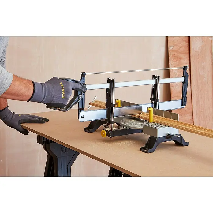 Stanley Gehrungslade 1-20-800 mit Säge - 560 x 143 x 95 mm - Anwendungsbeispiel