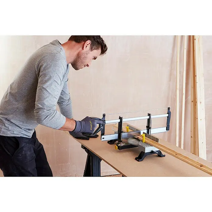 Stanley Gehrungslade 1-20-800 mit Säge - 560 x 143 x 95 mm - Anwendungsbeispiel