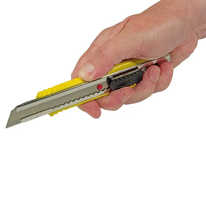 Stanley FatMax Skalpel - Širina oštrice: 18 mm, Segmentna oštrica, Duljina: 155 mm - Proizvod u upotrebi