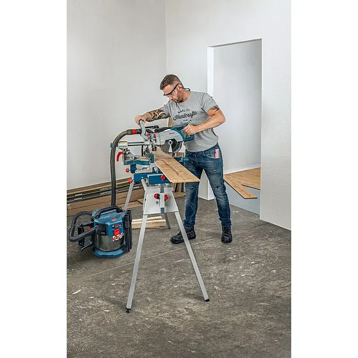 Bosch Professional Biturbo Akku-Kapp- & Gehrungssäge  18V-216 Solo - 18 V, Ohne Akku, Durchmesser Sägeblatt: 216 mm - Anwendungsbeispiel