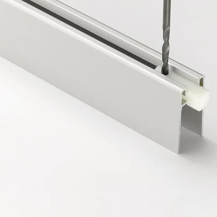 Room Plaza Easy Sockelprofil - Passend für: Room Plaza Easy Schiebetür-Bau-Sets, 1.200 mm, Silber - Detailaufnahme