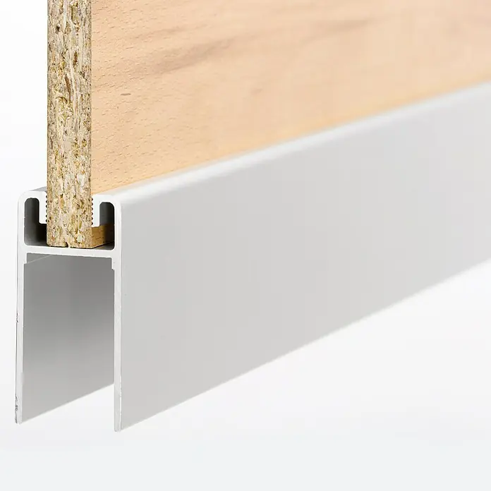Room Plaza Easy Sockelprofil - Passend für: Room Plaza Easy Schiebetür-Bau-Sets, 1.200 mm, Silber - Detailaufnahme
