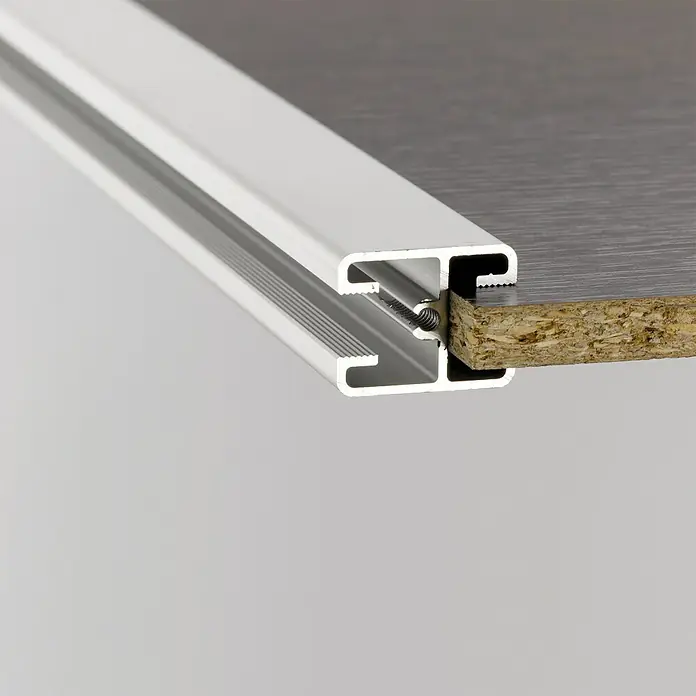 Room Plaza Easy Kranzprofil - Passend für: Room Plaza Easy Schiebetür-Bau-Sets, 1.200 mm, Silber - Detailaufnahme