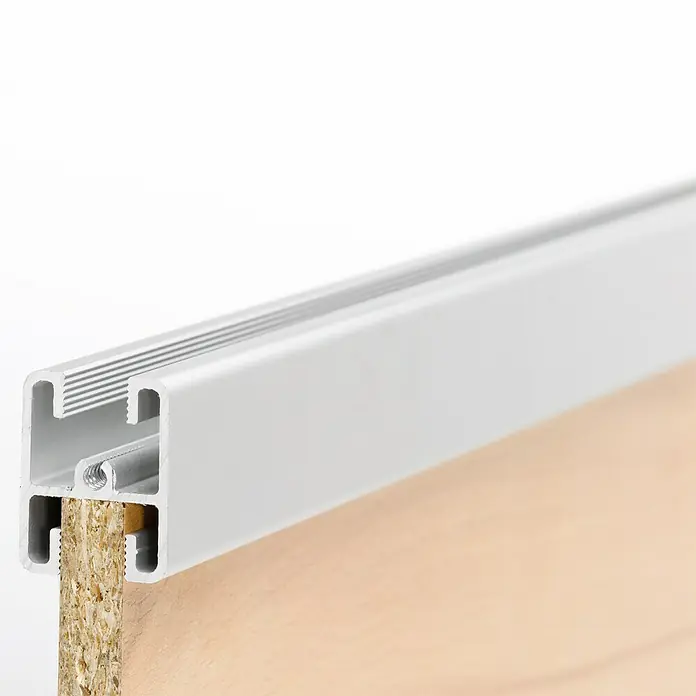 Room Plaza Easy Kranzprofil - Passend für: Room Plaza Easy Schiebetür-Bau-Sets, 1.200 mm, Silber - Detailaufnahme