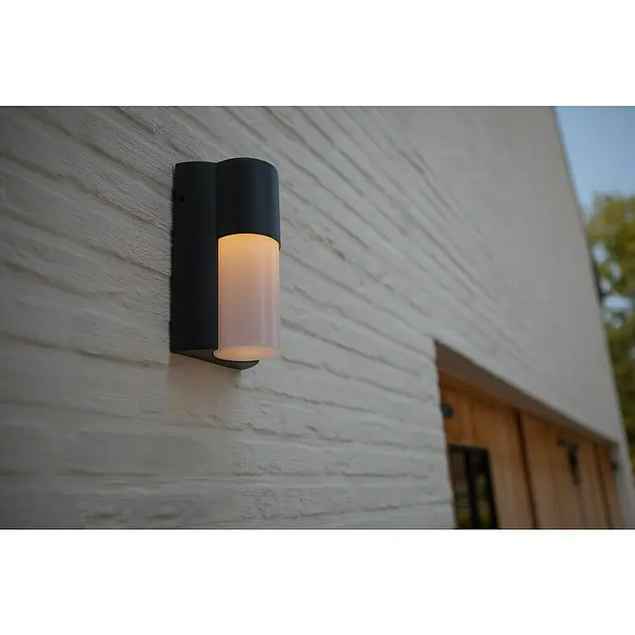 Lutec Aplique exterior LED Urban - 7 W, 92 x 124 x 220 mm, Gris oscuro, IP54 - Foto ambiente