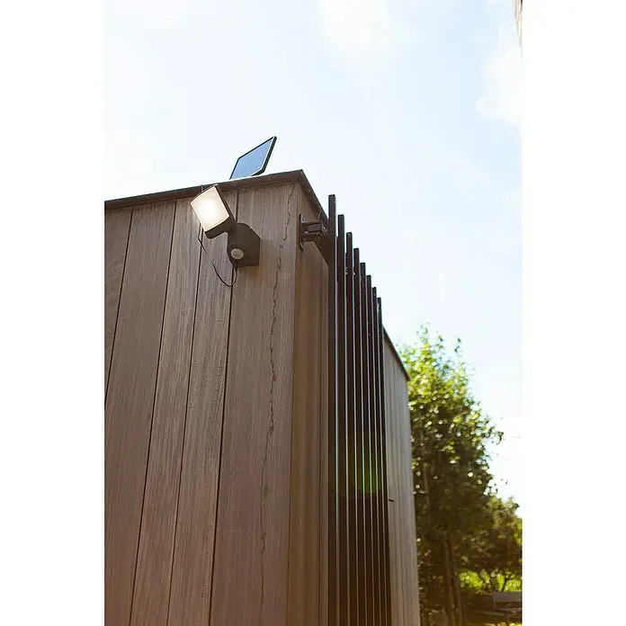 Lutec Proyector LED con sensor solar Sunshine - 1 luz, Blanco diurno, Gris - Foto ambiente