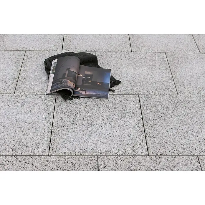 Terrassenplatte Granito - L x B x S: 40 x 40 x 3,8 cm, Granit Hell, Beton - Stimmungsaufnahme