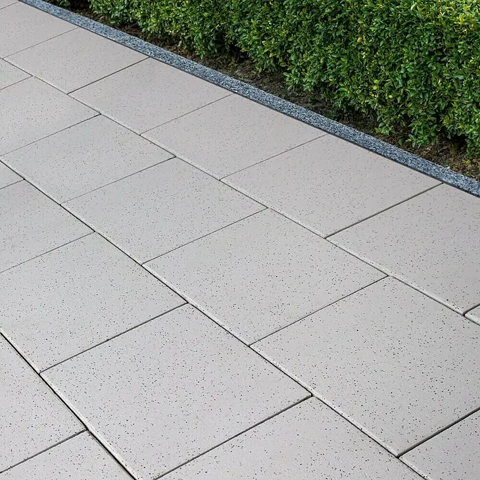 Terrassenplatte Kristal - L x B x S: 40 x 40 x 3,8 cm, Weiß, Beton - Stimmungsaufnahme