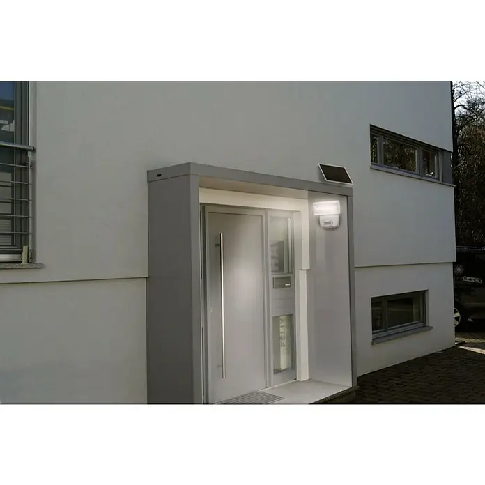 Brennenstuhl LED reflektor - Bijele boje, Senzor pokreta, IP44 - Proizvod u upotrebi