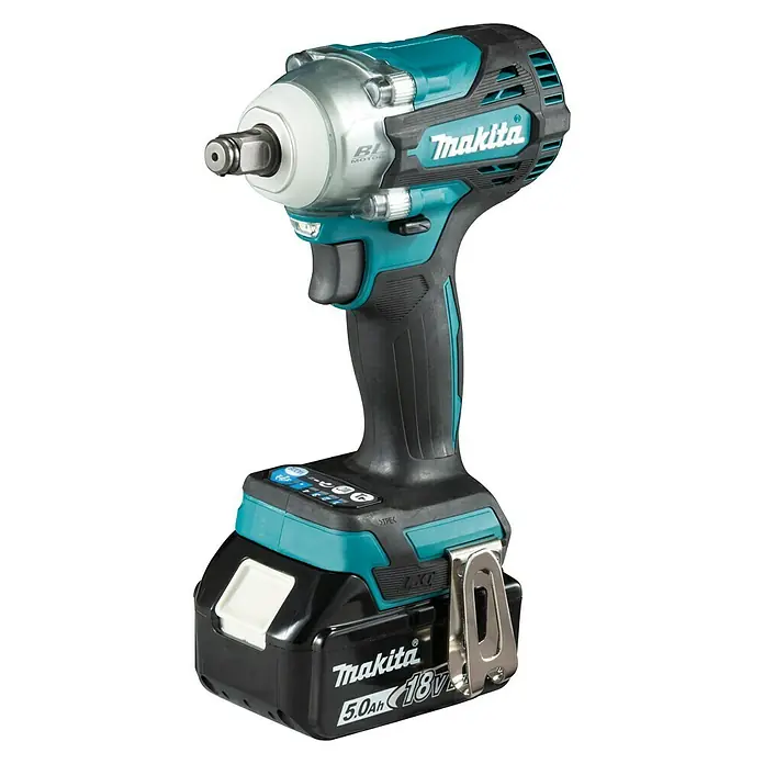 Makita Akku-Schlagschrauber DTW300RTJ - 18 V, 2 Akkus, 5 Ah, Leerlaufdrehzahl: 0 U/min - 3.200 U/min - Diagonale Ansicht