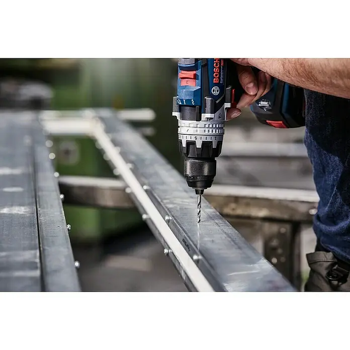 Bosch Professional Broca para metal PointTeQ - Diámetro: 1,4 mm, Largo: 49 mm, 10 ud. - Producto en uso
