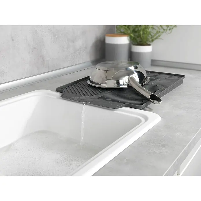 Wenko Escurreplatos Linea - L x An x Al: 40 x 30 x 3 cm, Gris - Producto en uso