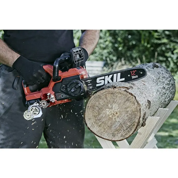 Skil Akumulatorska lančana pila 0534 AA - 18 V, Litij-ionska, 1 baterija, Dužina mača: 30 cm - Proizvod u upotrebi