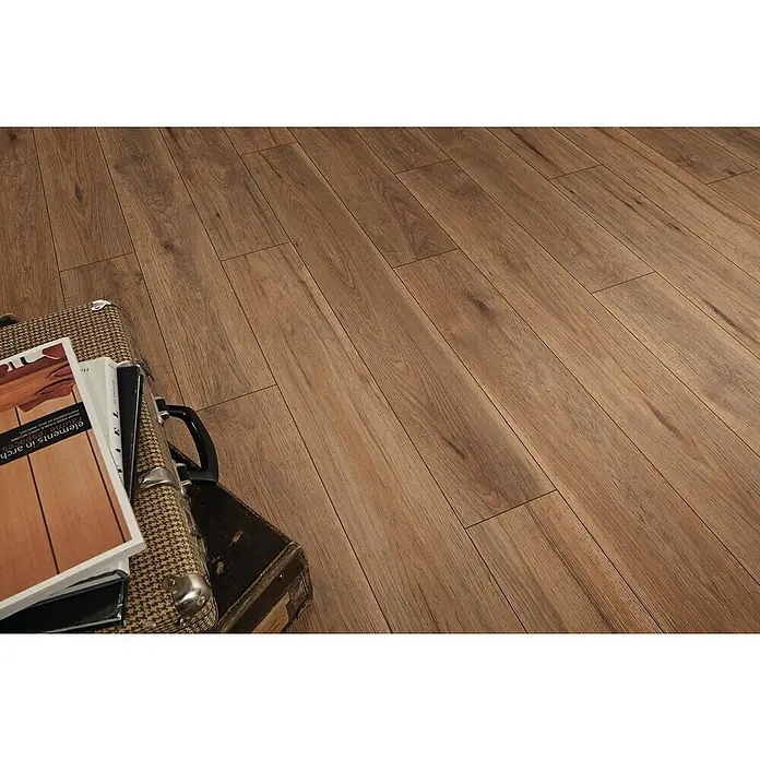 LOGOCLIC Vinto Laminat Nussbaum - 1.285 x 192 x 8 mm, Landhausdiele - Stimmungsaufnahme