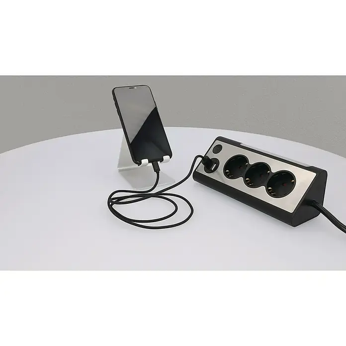 Tischsteckdose - 3-fach, 2 USB-Anschlüsse, Silber/Schwarz - Stimmungsaufnahme