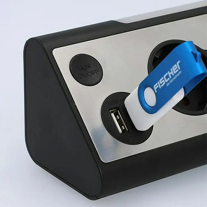 Tischsteckdose - 3-fach, 2 USB-Anschlüsse, Silber/Schwarz - Detailaufnahme