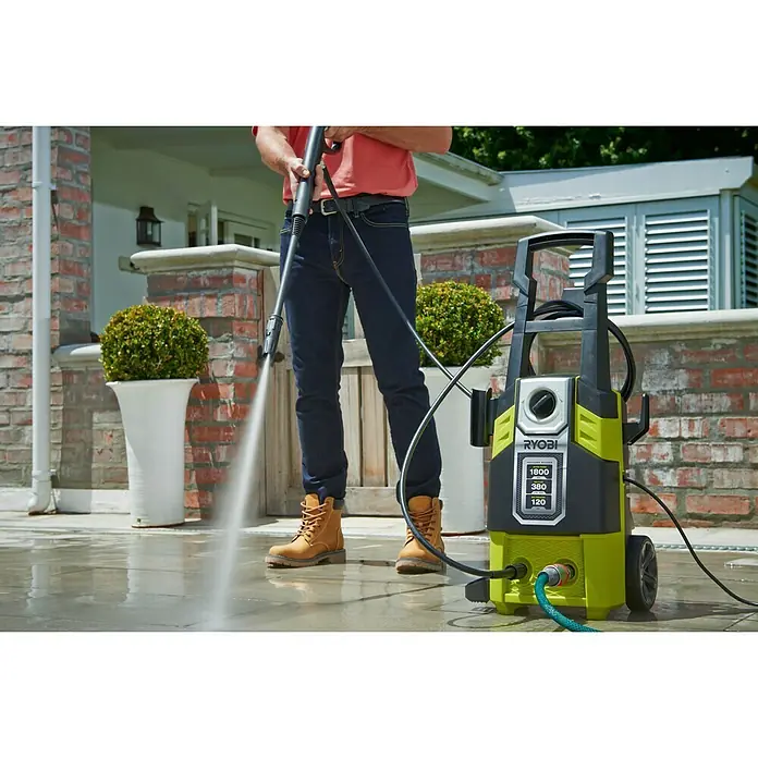 Ryobi Hogedrukreiniger RPW120B - 1.800 W, Max. druk: 120 bar, Waterdoorvoer: Max. 380 l/u - Toepassingsvoorbeeld