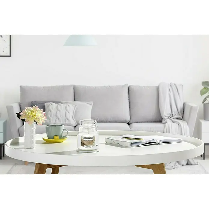 Yankee Candle Home Inspirations Duftkerze - Im Glas, White Linen & Lace, Medium - Stimmungsaufnahme