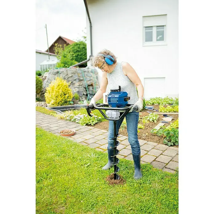Scheppach Erdbohrer EB 1700 - Durchmesser Bohrer: 100/150/200 mm, Drehzahl Bohrer: 0 - 310 U/min - Anwendungsbeispiel