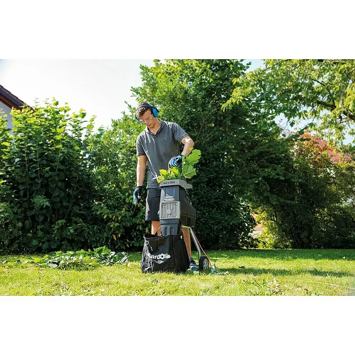 Gardol Elektro-Leisehäcksler GLH-S-2800 - 2.800 W, Max. Astdurchschnitt: 4,5 cm - Anwendungsbeispiel